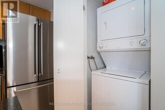 8 York St in Toronto, ON - Building Photo - Building Photo