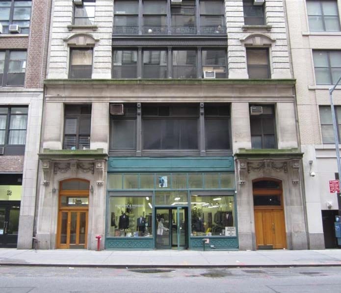 14 E 17th St in New York, NY - Building Photo