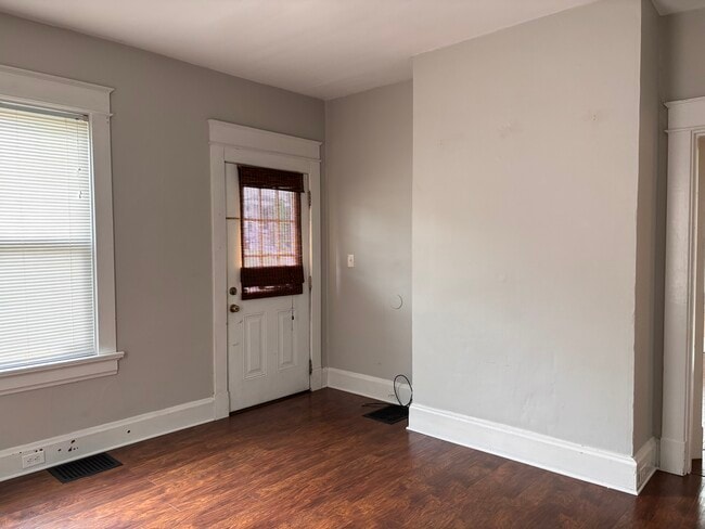 1836 Elm Ave, Unit #1 in Cincinnati, OH - Foto de edificio - Building Photo