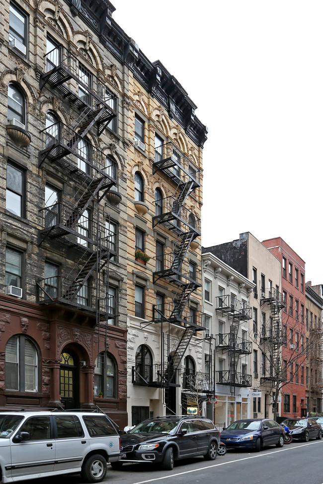 239 W 15th St in New York, NY - Foto de edificio - Building Photo