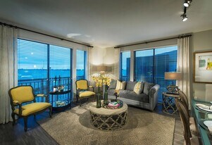 7100 Old Katy Rd in Houston, TX - Building Photo