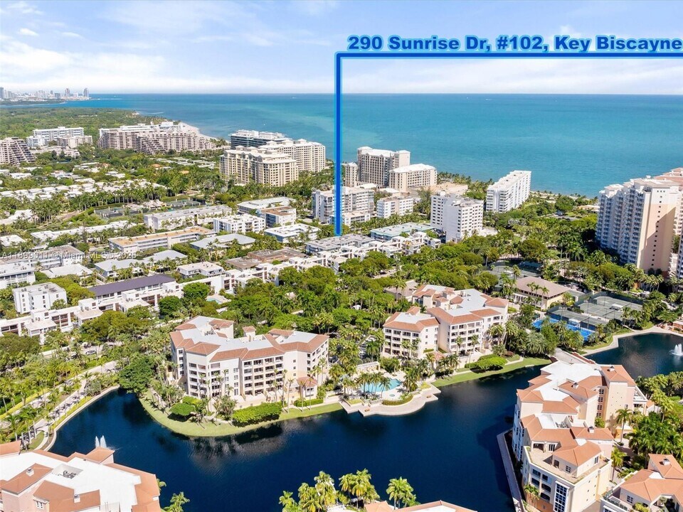 290 Sunrise Dr in Key Biscayne, FL - Building Photo