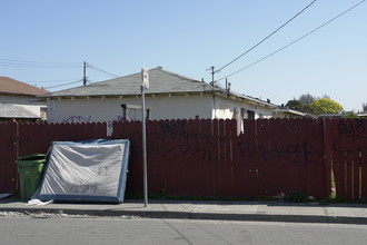 346 105th Ave in Oakland, CA - Foto de edificio - Building Photo