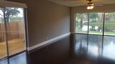 3641 NW 95th Ter in Sunrise, FL - Foto de edificio - Building Photo