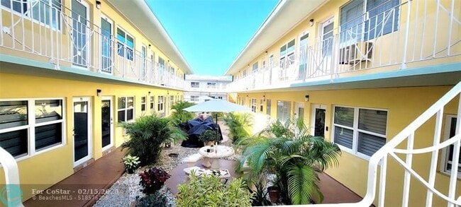 8101 Abbott Ave in Miami Beach, FL - Building Photo - Building Photo