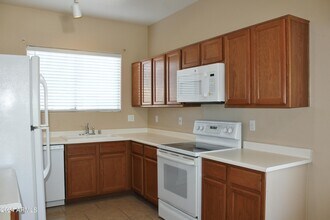 13661 W Ocotillo Ln in Surprise, AZ - Building Photo - Building Photo