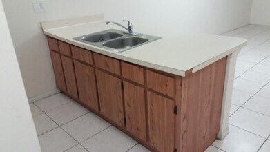 2771 Riverside Dr in Coral Springs, FL - Foto de edificio - Building Photo