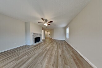 30806 Melita Dr in Spring, TX - Foto de edificio - Building Photo