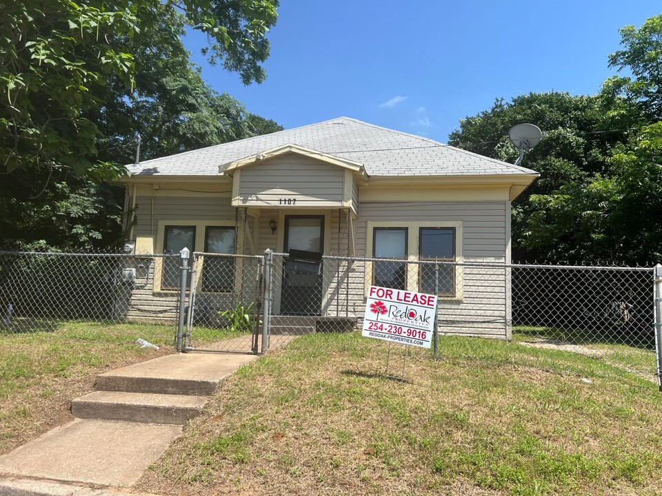 1107 Chestnut St in Waco, TX - Building Photo