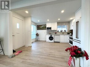 15 Nymark Ave in Toronto, ON - Building Photo - Building Photo