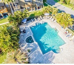 3013 Pointeview Dr in Tampa, FL - Building Photo - Building Photo