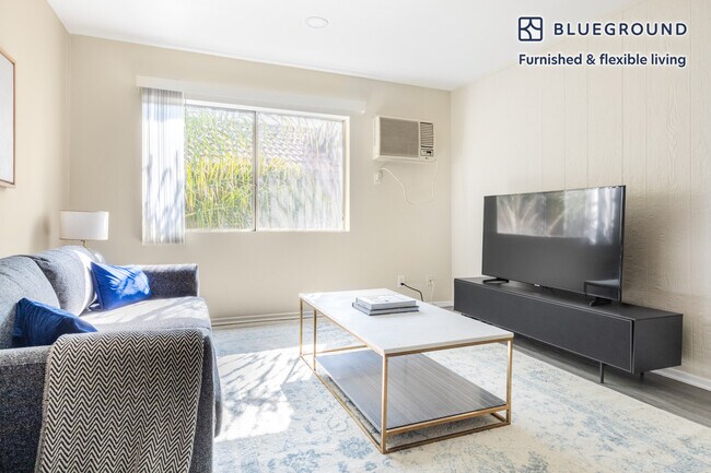 2039 N Las Palmas Ave-Unit -FL2-ID295 in Los Angeles, CA - Foto de edificio - Building Photo
