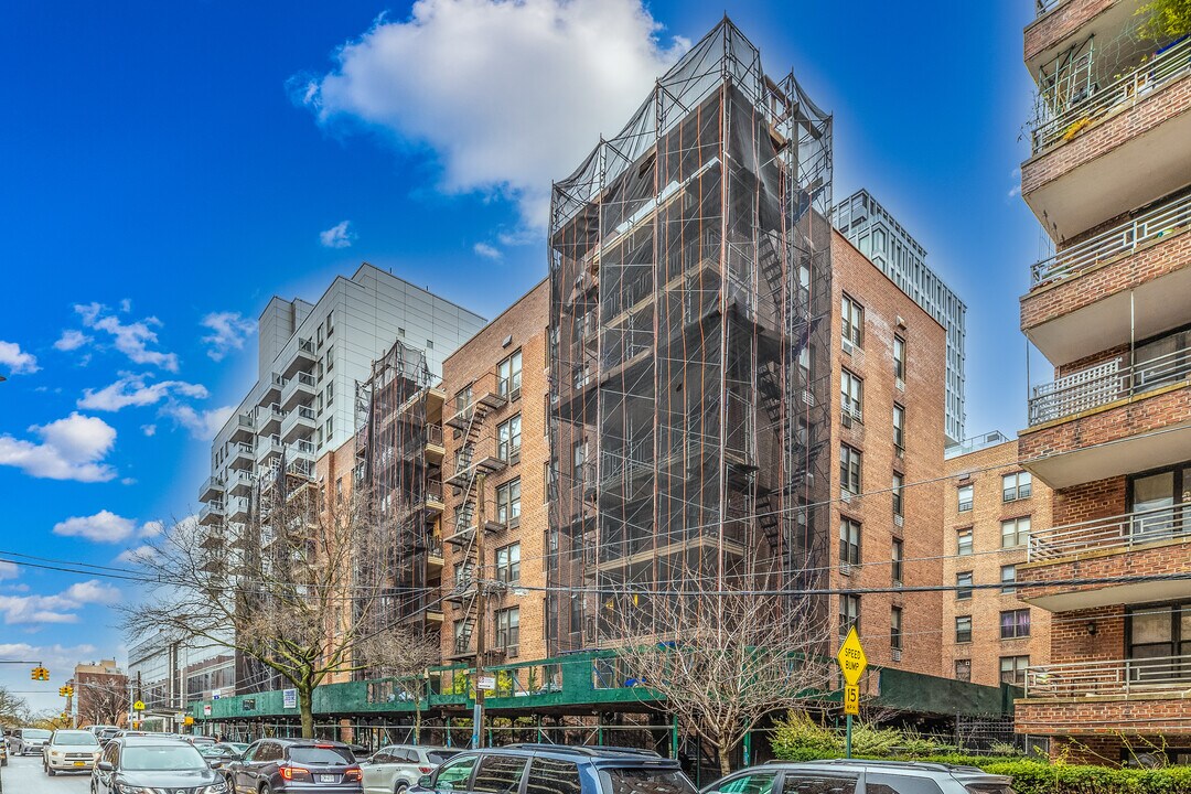 Franklin Avenue Corp Apartments in Flushing, NY - Building Photo