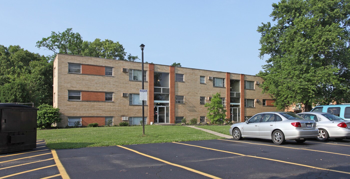 Broadwell Apartments in Cincinnati, OH - Building Photo