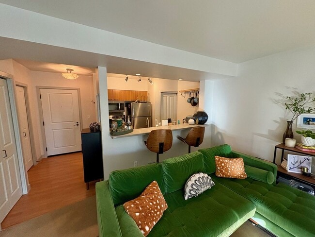 5001 California Ave SW in Seattle, WA - Building Photo - Building Photo
