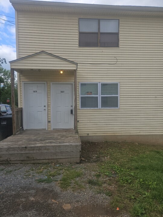 1827 Jerome St SE, Unit 1827 in Roanoke, VA - Building Photo