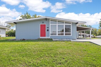 2295 MCGOWAN BLVD in Marion, IA - Foto de edificio - Building Photo