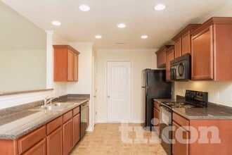 1206 Aretha Dr in Murfreesboro, TN - Foto de edificio - Building Photo