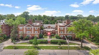 19436 Van Aken Blvd, Unit 105 in Shaker Heights, OH - Building Photo