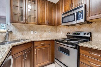 2201 Wolf St in Dallas, TX - Building Photo - Building Photo