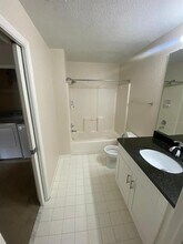 5479 Vineland Rd in Orlando, FL - Building Photo - Building Photo