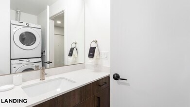 8511 15th Ave NW, Unit 204 in Seattle, WA - Building Photo - Building Photo