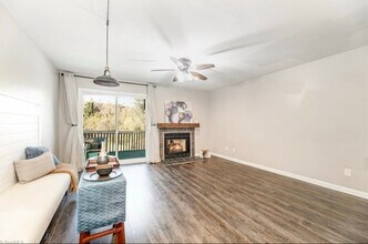 1074 Hickory Glen Rd in Winston-Salem, NC - Foto de edificio - Building Photo