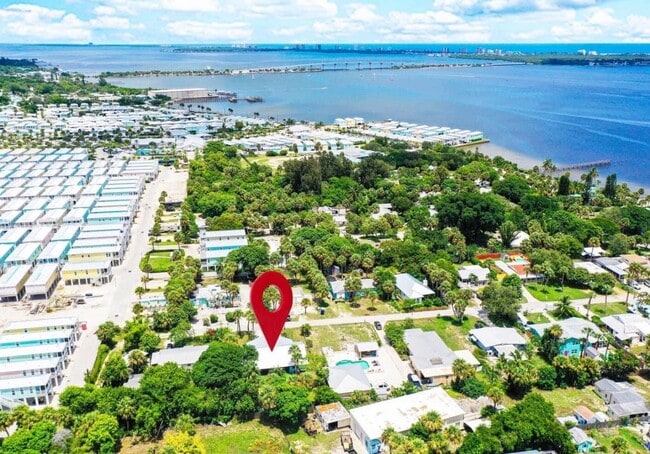 2134 NE Pelican Ter in Jensen Beach, FL - Building Photo - Building Photo