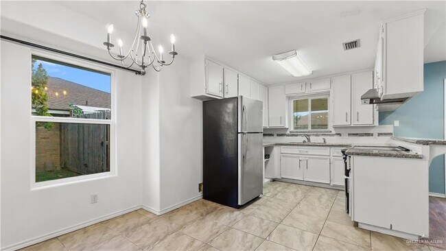 10 Jay Ave in McAllen, TX - Building Photo - Building Photo