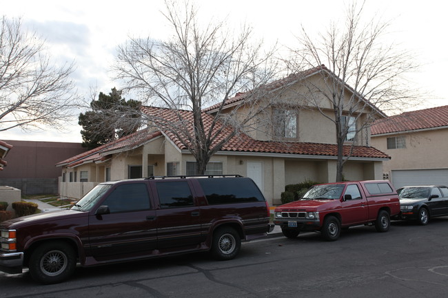 Rainbow Gardens in Las Vegas, NV - Building Photo - Building Photo