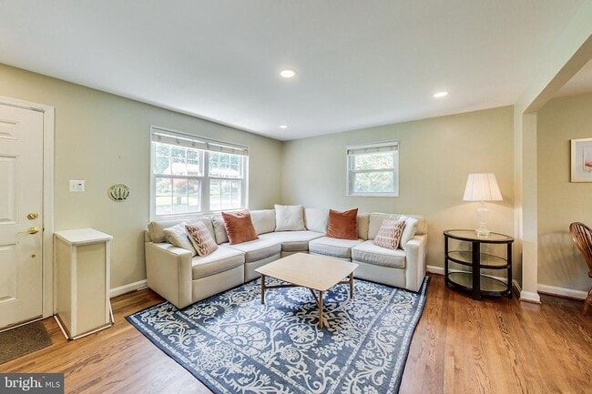 4715 Oxbow Rd in Rockville, MD - Foto de edificio - Building Photo