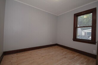 1827 Plymouth St in Oshkosh, WI - Building Photo - Building Photo