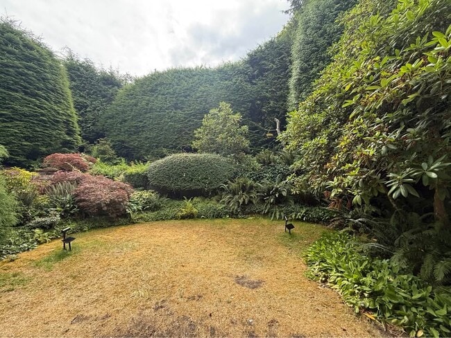 810 Burley Dr in West Vancouver, BC - Building Photo - Building Photo