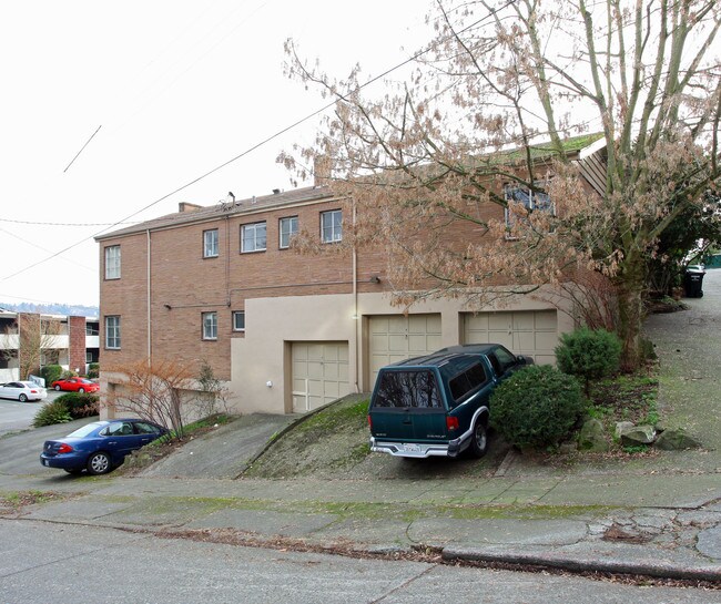 2441 8th Ave N in Seattle, WA - Foto de edificio - Building Photo