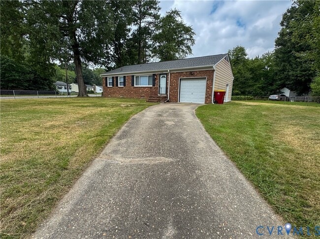 2590 Pinehurst Dr in Petersburg, VA - Building Photo - Building Photo