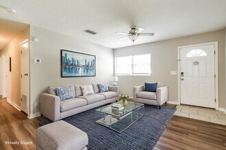 5725 Fiat Ln, Unit 5-5204 in Jacksonville, FL - Foto de edificio - Building Photo