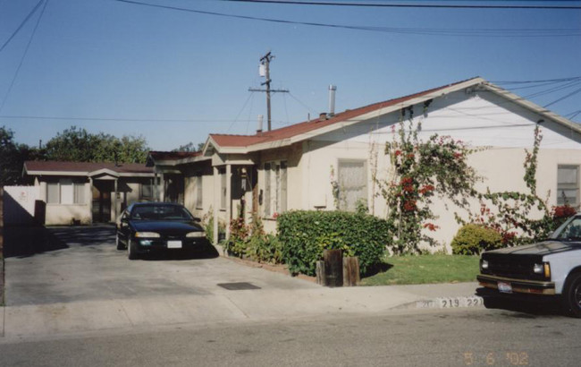 217-223 E A St in Port Hueneme, CA - Foto de edificio - Building Photo