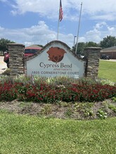 Cypress Bend in Beaumont, TX - Foto de edificio - Building Photo