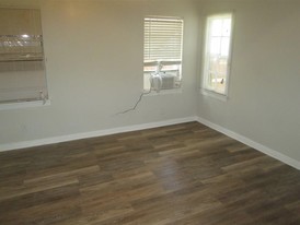 911 N Fitzhugh Ave in Dallas, TX - Building Photo - Interior Photo