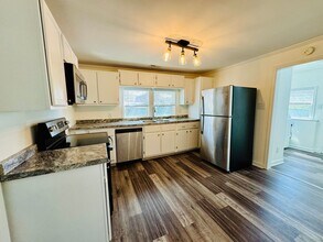 911 Old Hickory Grove Rd in Mount Holly, NC - Building Photo - Building Photo
