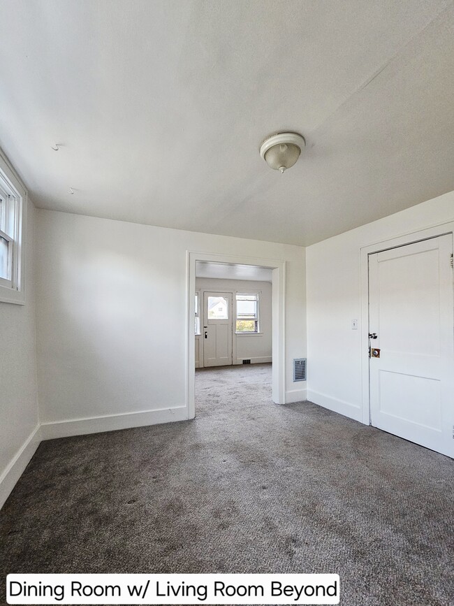 148 Nassau Ave, Unit Upper