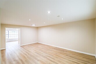 6467 Olympia Dr in Houston, TX - Building Photo - Building Photo