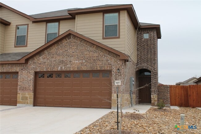 property at 665 Creekside Cir