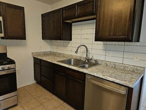 105 Ila St, Unit A in Elgin, TX - Building Photo - Building Photo