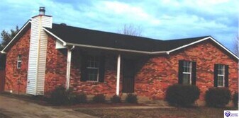 635 Independence Dr in Radcliff, KY - Building Photo