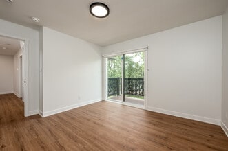 Rosewood Apartments in Muncie, IN - Building Photo - Interior Photo