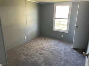 7601 N Hwy Vv in Columbia, MO - Foto de edificio - Building Photo