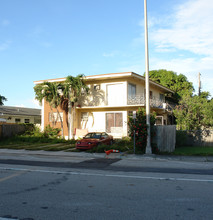 8020 N Bayshore Dr in Miami, FL - Building Photo - Building Photo