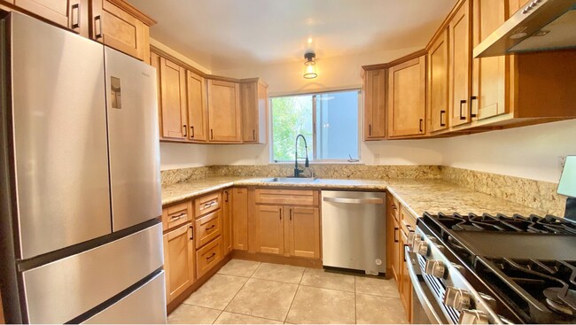 property at 1704 Pleasant Valley Ave
