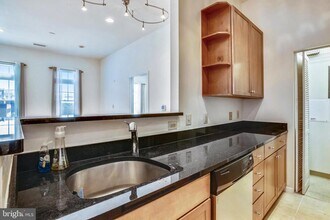 309 Holland Ln, Unit 217 in Alexandria, VA - Building Photo - Building Photo